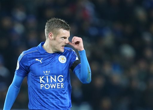 Jamie Vardy mất hút trước hàng thủ Chelsea