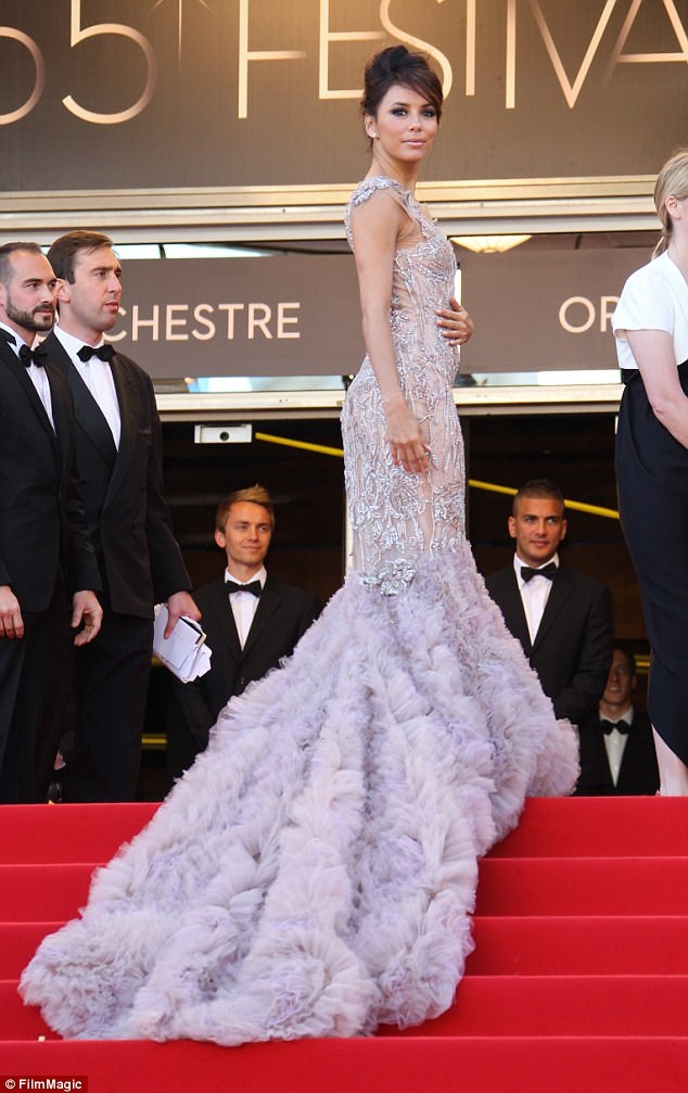 
Eva Longoria xinh đẹp như nàng thiên nga trong bộ váy Marchesa năm 2012
