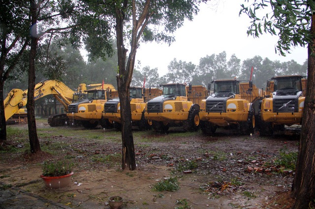 Dự án sắt Thạch Khê: Kiến nghị Thủ tướng dừng ngay dự án - 2 Giàn xe khủng bốc đất tầng phủ của TIC nằm đắp chiếu suốt nhiều năm qua.