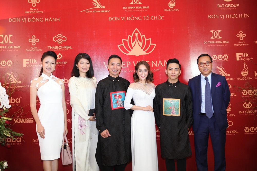 “Sen vàng” đã toả sáng trên sàn diễn thời trang - Ảnh 32. “Sen vàng” đã toả sáng trên sàn diễn thời trang - Ảnh 32.