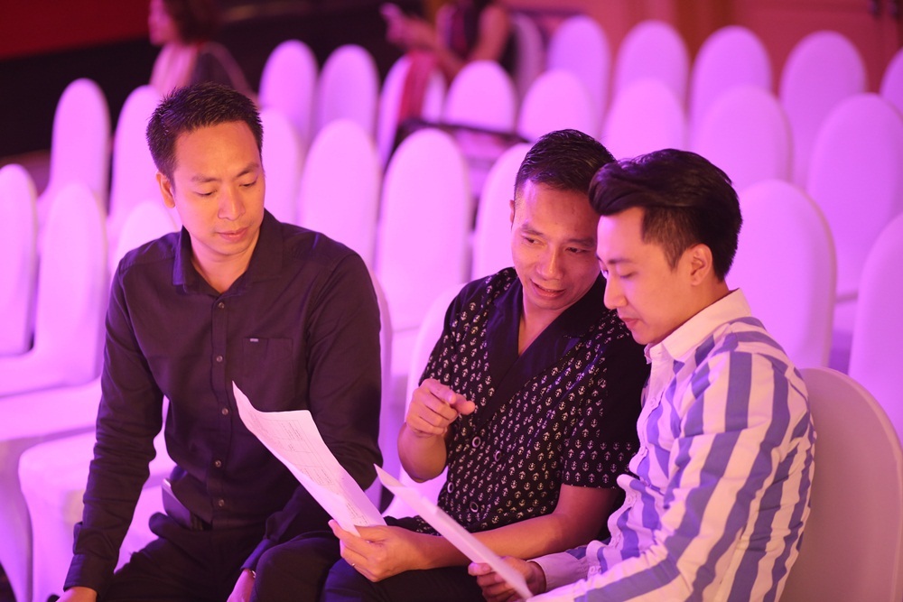 “Sen vàng” đã toả sáng trên sàn diễn thời trang - Ảnh 19. “Sen vàng” đã toả sáng trên sàn diễn thời trang - Ảnh 19.