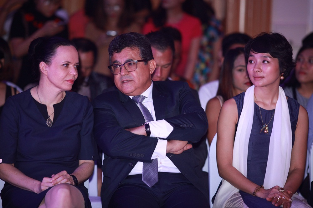 “Sen vàng” đã toả sáng trên sàn diễn thời trang - Ảnh 6. “Sen vàng” đã toả sáng trên sàn diễn thời trang - Ảnh 6.