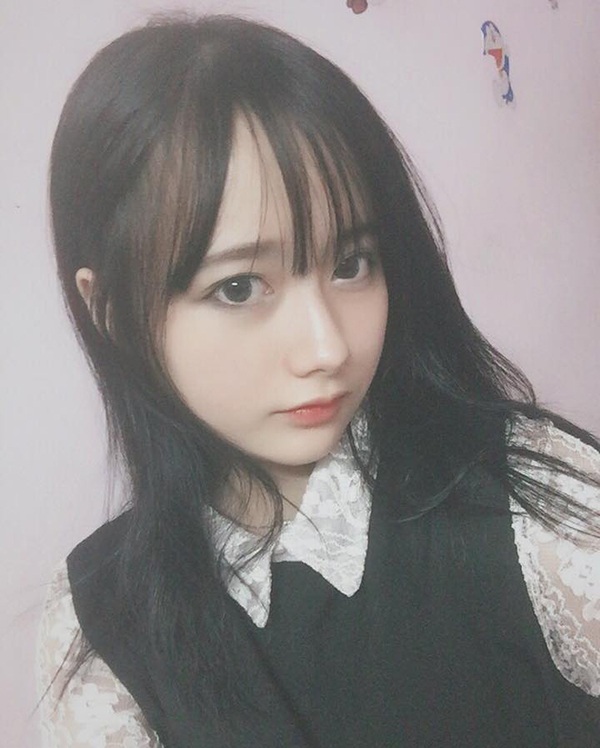 Nữ sinh 10x nổi tiếng vì quá xinh trong clip chỉ dài 3 giây - 3 Hà Vi là một cosplayer nổi tiếng, có hơn 100.000 người theo dõi trên Facebook.