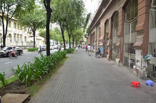 Vỉa hè bị tái chiếm sau vài tháng thông thoáng ngắn ngủi - 11 Vỉa hè bị tái chiếm sau vài tháng thông thoáng ngắn ngủi - 11