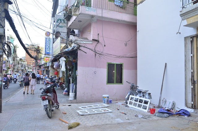 Vỉa hè bị tái chiếm sau vài tháng thông thoáng ngắn ngủi - 9 Vỉa hè bị tái chiếm sau vài tháng thông thoáng ngắn ngủi - 9