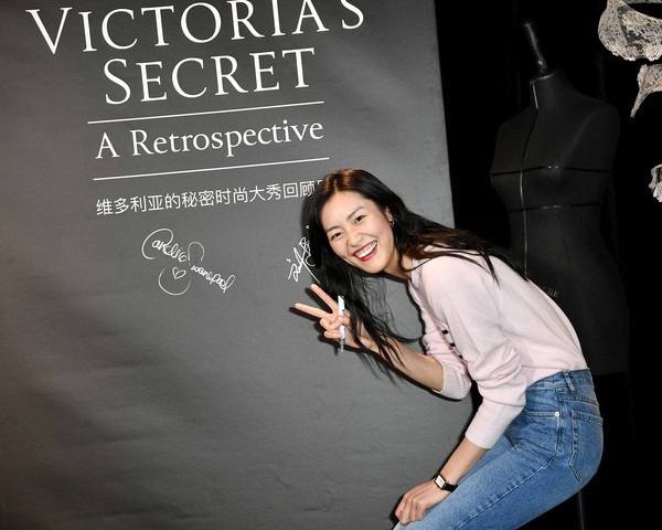 Siêu mẫu áo tắm khoe sắc vóc tại Thượng Hải - 4
Liu Wen là siêu mẫu số 1 của Trung Quốc