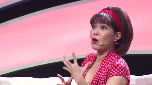 Hát kém, Phi Thanh Vân “năn nỉ” khán giả bình chọn - 3 Việt Hương muốn rụng tim khi nghe Phi Thanh Vân hát.