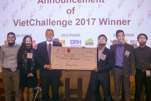 Quán quân cuộc thi khởi nghiệp tại Mỹ từng “vật lộn” kiếm tiền học phí - 4
Giành ngôi quán quân, ScholarJet được cấp vốn 20.000 USD để khởi nghiệp.