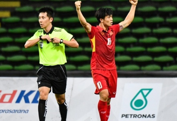 Báo nước ngoài: “U22 Việt Nam, đội bóng mạnh nhất SEA Games đã bị loại” - 2 Công Phượng được đánh giá là một trong những cầu thủ xuất sắc nhất giải đấu