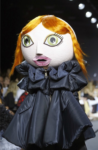 Người mẫu hóa búp bê trong show diễn của Viktor & Rolf - 9 Người mẫu hóa búp bê trong show diễn của Viktor & Rolf - 9