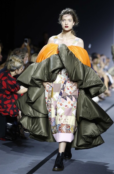 Người mẫu hóa búp bê trong show diễn của Viktor & Rolf - 12 Người mẫu hóa búp bê trong show diễn của Viktor & Rolf - 12