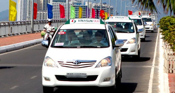 Loay hoay trong cuộc chiến với Uber, Grab, cổ phiếu Vinasun liên tục mất giá - 1 Vinasun điều chỉnh hạ kế hoạch kinh doanh năm 2017 xuống thấp so với 2016.