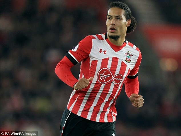 10 thương vụ “bom tấn” được chờ đợi ở “chợ Đông” Premier League - 2
Hậu vệ Virgil van Dijk đang được Southampton hét giá tới 50 triệu bảng