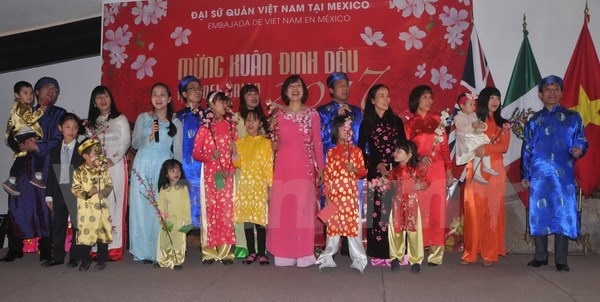 Cộng đồng người Việt tại Mexico hân hoan đón Xuân Đinh Dậu - 1 Cộng đồng người Việt tại Mexico hân hoan đón Xuân Đinh Dậu - 1
