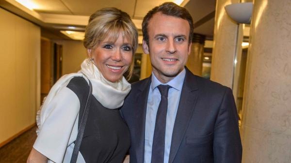 Chân dung ứng viên có thể trở thành tổng thống trẻ nhất lịch sử Pháp - 3
Ông Macron và vợ. (Ảnh: EPA)