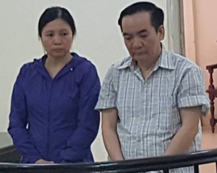 Vợ chồng cựu Phó Vụ trưởng lừa đảo chiếm đoạt gần 52 tỉ đồng - 1 Vợ chồng cựu Phó vụ trưởng hầu toà về tội danh lừa đảo chiếm đoạt gần 52 tỉ đồng của các tổ chức, cá nhân.