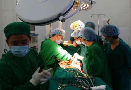 Hy hữu bệnh nhân vỡ tim "kín" - 2 Ê-kíp phẫu thuật đã giữ được sinh mạng người bệnh sau 1 giờ phẫu thuật