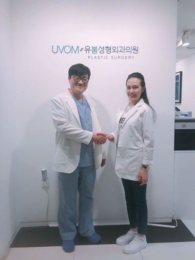Hương Baby sang Hàn Quốc học những công nghệ mới nhất về làm đẹp - 1 Đến Hàn Quốc cùng chồng, ca sĩ Tuấn Hưng- Hương Baby dành toàn bộ thời gian để nâng tay nghề làm đẹp.