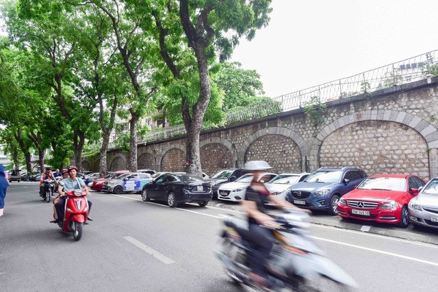 Hà Nội: 2018 sẽ đục thông vòm cầu đường sắt trăm tuổi phố Phùng Hưng - 1 Trong năm 2018, TP Hà Nội sẽ thí điểm đục thông các vòm cầu đường sắt trăm tuổi (Ảnh: Toàn Vũ)
