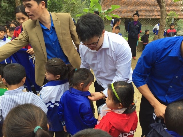 Du học sinh Việt tại Úc tặng quà Tết tới đồng bào vùng cao - 8 Du học sinh Việt tại Úc tặng quà Tết tới đồng bào vùng cao - 8