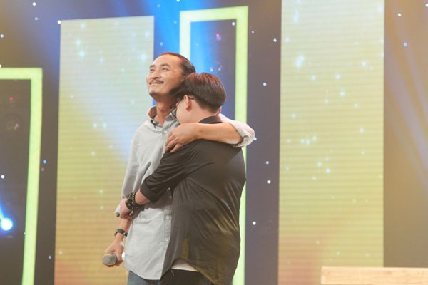 Đốt cháy sân khấu với bài hát về Tây Nguyên, cha con Vũ Luân – Thiên Phúc giành giải nhất với giải thưởng 30 triệu đồng.