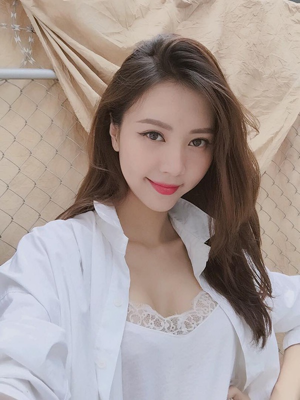 Vũ Ngọc Châm: Từ "bạn gái tin đồn" của Sơn Tùng M-TP đến hot girl "sang chảnh" - 12 Vũ Ngọc Châm: Từ "bạn gái tin đồn" của Sơn Tùng M-TP đến hot girl "sang chảnh" - 12