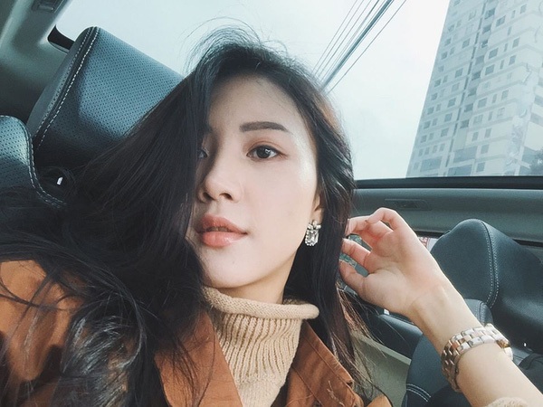 Vũ Ngọc Châm: Từ "bạn gái tin đồn" của Sơn Tùng M-TP đến hot girl "sang chảnh" - 6 Vũ Ngọc Châm từng bận rộn với công việc tiếp viên hàng không. Cô luôn đẹp và chia sẻ hình ảnh check-in ở nhiều nơi trên thế giới