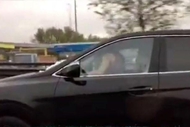 Cặp đôi vừa làm "chuyện ấy" trên ô tô vừa lái xe với vận tốc 70km/h - 2 Cặp đôi vừa làm "chuyện ấy" trên ô tô vừa lái xe với vận tốc 70km/h - 2