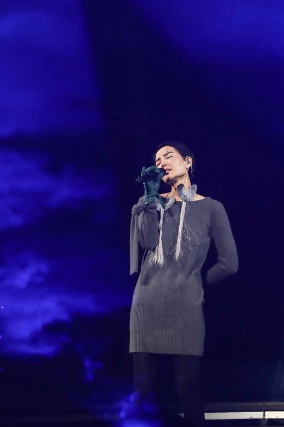 Tạ Đình Phong vắng mặt trong show diễn trở lại của Vương Phi - 11 Tạ Đình Phong vắng mặt trong show diễn trở lại của Vương Phi - 11