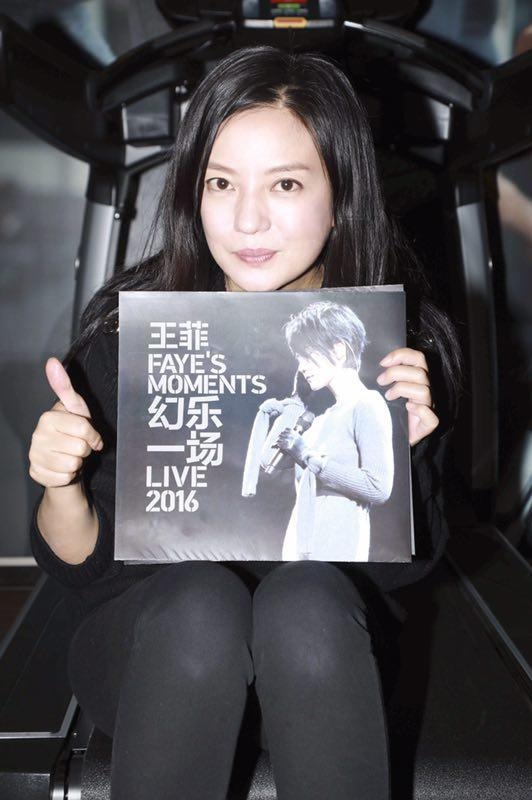 Tạ Đình Phong vắng mặt trong show diễn trở lại của Vương Phi - 18
Én nhỏ Triệu Vy tự hào về người bạn thân.