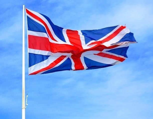 Quốc gia đầu tiên đạt 100 điểm là Vương quốc Anh. Quốc gia Tây Âu này vẫn là một cường quốc có ảnh hưởng đáng kể về kinh tế, văn hóa, quân sự, khoa học và chính trị trên toàn cầu. Anh cũng tự hào với nhiều trường đại học danh tiếng và tỷ lệ người có bằng đại học hoặc cao đẳng cao nhất thế giới.