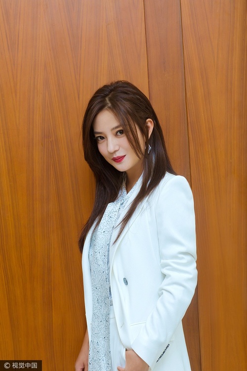 "Én nhỏ" Triệu Vy cuốn hút tại Pháp - 11
Cận cảnh gương mặt không góc chết của én nhỏ Triệu Vy