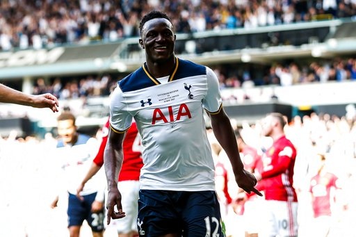 
Wanyama ăn mừng sau khi trở thành người mở tỉ số

