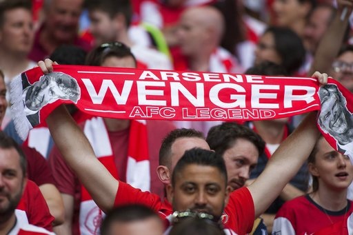 Vượt qua Chelsea, Arsenal giành cúp FA - 3
Vẫn có những cổ động viên ủng hộ Wenger