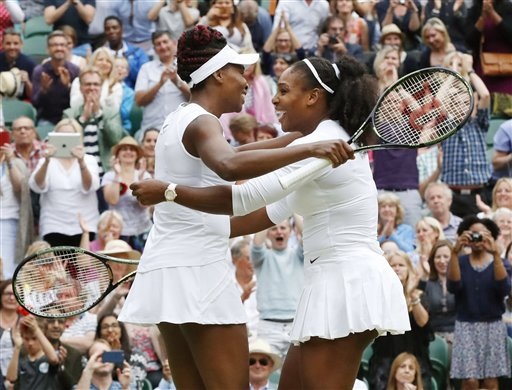 Chị em nhà Williams vào chung kết đơn nữ Australian Open - 2
Hai chị em nhà Williams thi đấu đôi nữ ở Wimbledon 2016