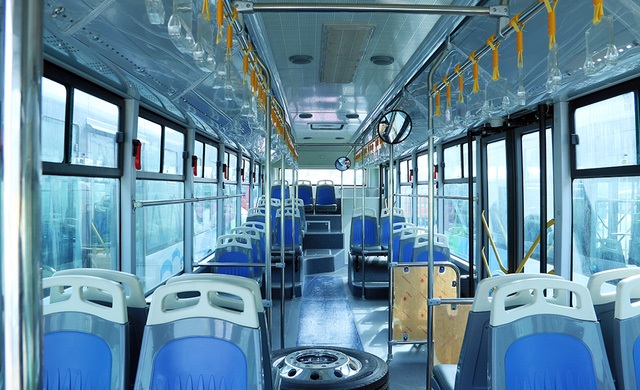 Bus BRT có giá 5 tỉ đồng - nhà cung cấp nói gì? - 2 Bên trong một chiếc xe bus nhanh BRT tại Hà Nội