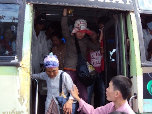 TPHCM miễn phí vé xe buýt cho người 70 tuổi trở lên - 1 Tỷ lệ người cao tuổi đặc biệt từ 75 tuổi trở lên tham gia đi xe buýt còn rất ít