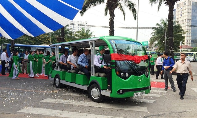 TPHCM muốn mở 3 tuyến xe điện đón khách du lịch đường thủy - 1 Từ đầu năm 2017, TPHCM cho chạy thí điểm 3 tuyến buýt điện ở trung tâm thành phố và khu vực quận 7
