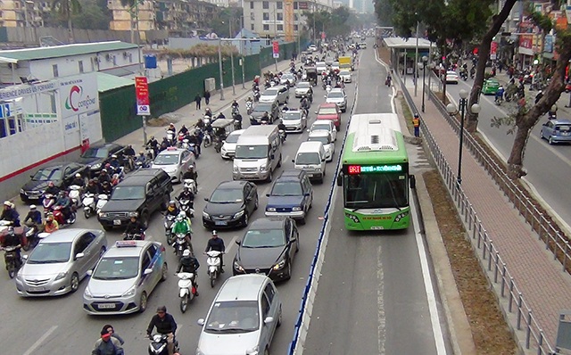 “Xe buýt nhanh không phải là món đồ trang sức trong đô thị” - 2 Xe buýt nhanh không phải là thứ đồ chơi mà là giải pháp cứu cánh cho giao thông đô thị (ảnh: Quang Phong)