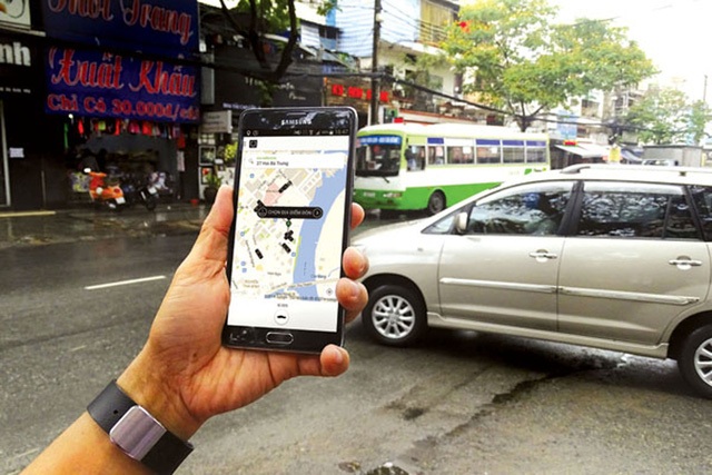 Hà Nội cấm dịch vụ đi chung xe của Uber, Grab - 1 Qua thời gian cho phép thí điểm loại hình vận tải hợp đồng điện tử, Hà Nội hiện có trên 4.000 xe hoạt động theo loại hình này (ảnh minh họa).
