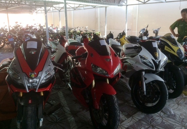 Hàng chục chiếc xe mô tô khủng đang bị tạm giữ