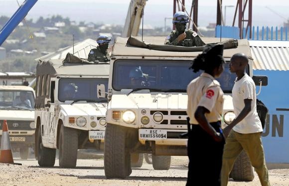 Các xe tải quân sự của Lực lượng Phòng vệ Nhật Bản di chuyển tại Nam Sudan (Ảnh: Kyodo)