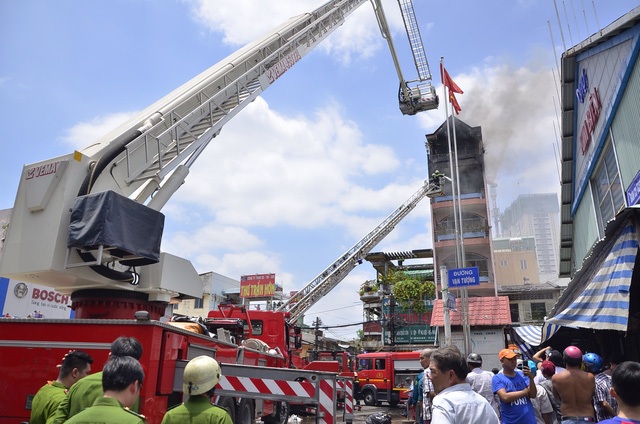 TPHCM có những xe thang hiện đại nhất để chữa cháy nhà cao tầng, nhưng tối đa chỉ cao 20 tầng