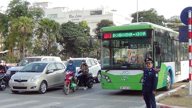 Phát hiện gian lận trong hồ sơ đấu thầu xe buýt tại Hà Nội - 1 
Dự án xe buýt nhanh (BRT) cũng đã bị báo chí đặt nghi vấn về có sai phạm trong quá trình đấu thầu