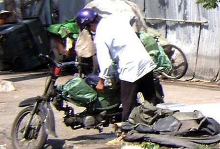 Nhiều người dân nghèo, lao động thu nhập thấp đang sử dụng xe máy cũ để mưu sinh (ảnh minh hoạ)