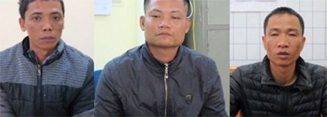 Chế “máy” xóc đĩa, lập ổ bạc cả trăm triệu đồng - 2 Các đối tượng tham gia đánh bạc bị bắt giữ ( ảnh do cơ quan công an cung cấp)