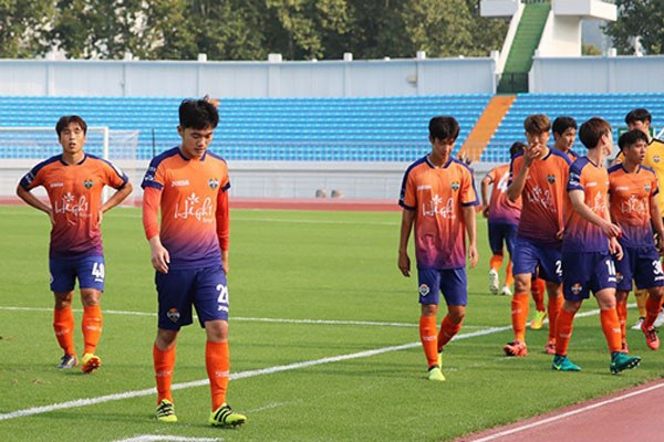 Xuân Trường đá chính trong trận Gangwon thua đậm tại Hàn Quốc - 1
Xuân Trường tiếp tục được đá chính trong màu áo Gangwon FC
