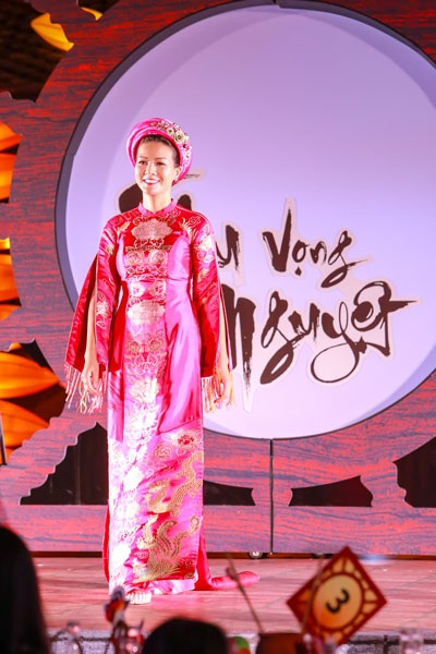 Tham gia trình diễn tại sự kiện còn có sự góp mặt của diễn viên Hoàng Xuân.