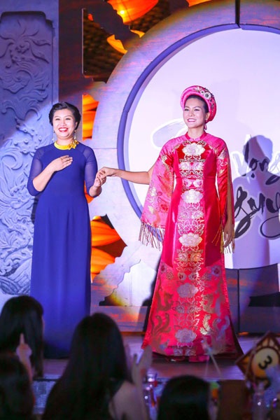 NTK Anh Thư đã sáng tạo BST dành riêng cho sự kiện Tết trung thu tại Văn Miếu.