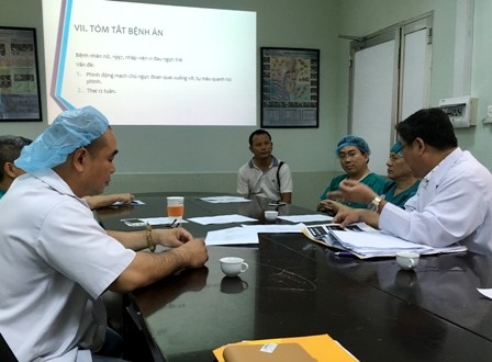 Hiếm gặp: Thai phụ vỡ động mạch chủ - 1 Gia đình người bệnh đã được bác sĩ tư vấn về các rủi ro có thể xảy đến trong cuộc mổ